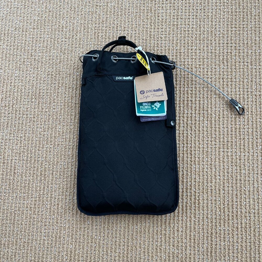 NWT Travelsafe® Anti-Theft Portable Safe  - 5L size (M)